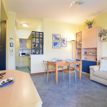 Cozy In With Kitchen Apartment *